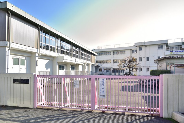 小学校　調布市立布田小学校（小学校）まで451m