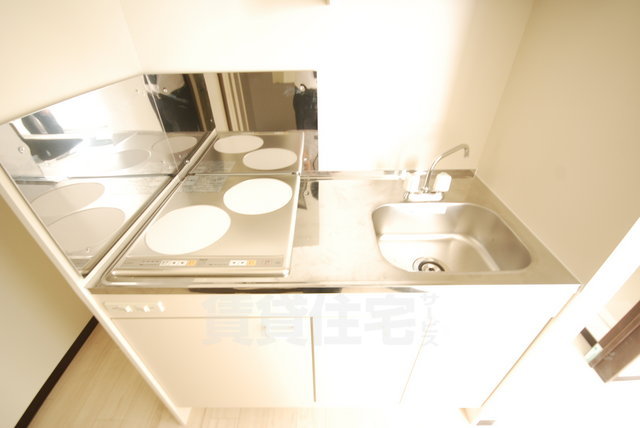 ＪＲ関西本線 東部市場前駅 徒歩4分 7階建 築13年のキッチン写真