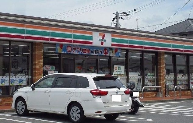 コンビニ　セブンイレブン（コンビニ）まで760m