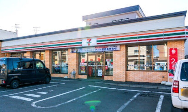 コンビニ　セブンイレブン札幌北郷3条4丁目店（コンビニ）まで205m