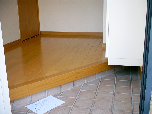 玄関　ペットも嬉しい低い段差