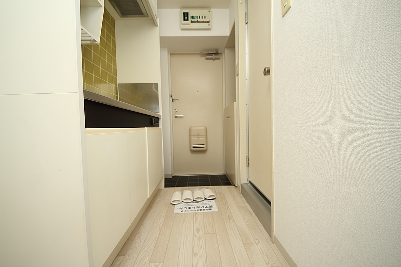 地下鉄空港線 西新駅 徒歩7分 6階建 築37年の玄関写真