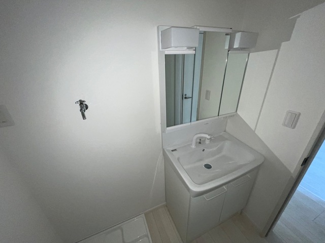 洗面設備　独立洗面台です。忙しい朝に便利。