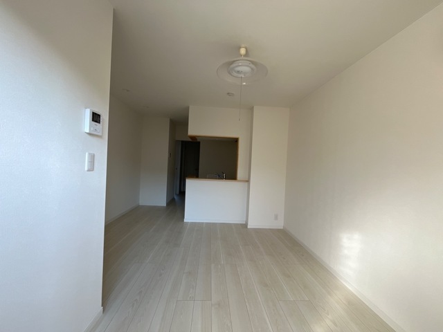 居室・リビング　11帖のリビングです。南向きで日当たり良好。