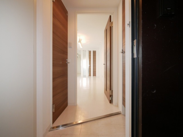 玄関　玄関にはシューズBOXが設置されています☆