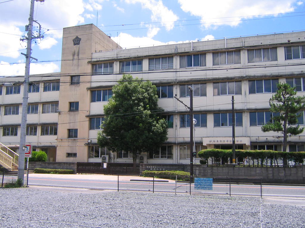 【ホパトハウス前畑町の小学校】