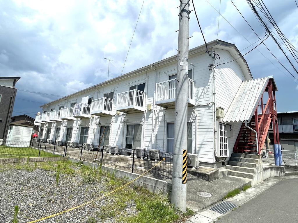 郡山市田村町徳定のアパートの建物外観