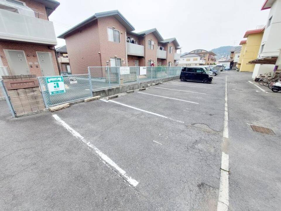 駐車場　駐車場