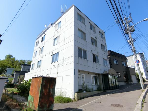 小樽市長橋のマンションの建物外観