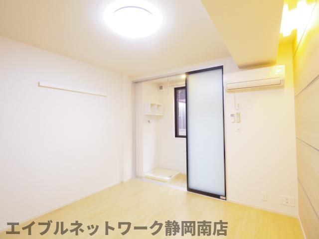 その他　ゆったり過ごせる居間です