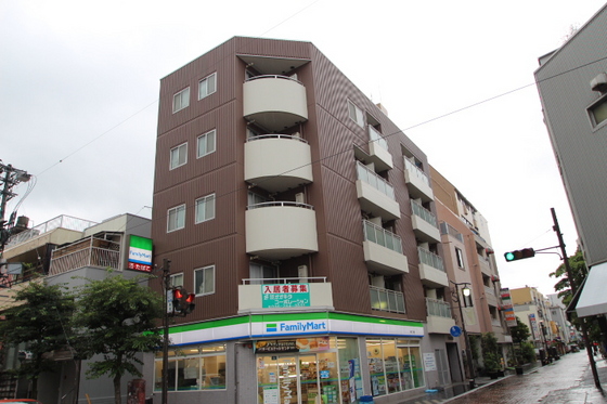 【岡山市北区表町のマンションの建物外観】