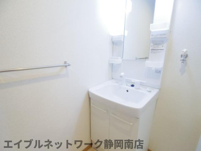 洗面設備　スペースが確保できる洗面所です