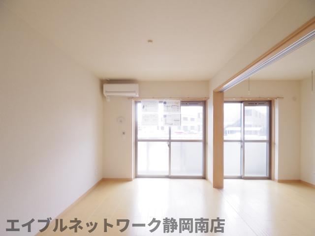 居室・リビング　居間です