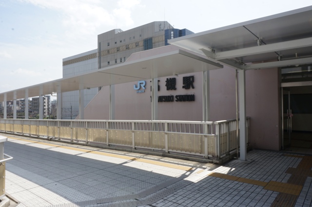 小学校　高槻市立磐手小学校（小学校）まで63m