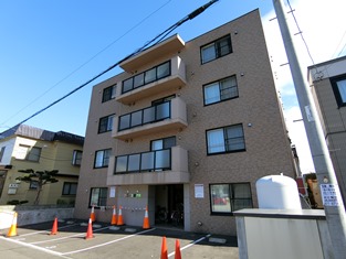 札幌市清田区清田三条のマンションの建物外観