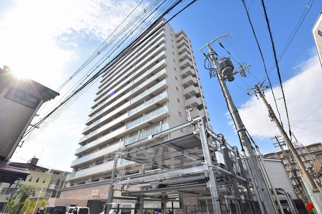 東大阪市足代北のマンションの建物外観