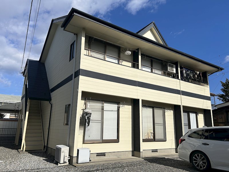 松本市小屋北のアパートの建物外観