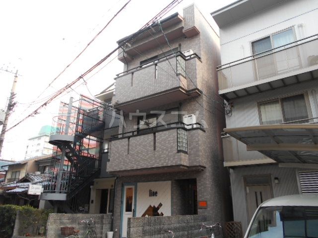 京都市中京区西ノ京南円町のマンションの建物外観