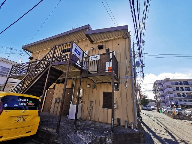 【石川ハイツの建物外観】