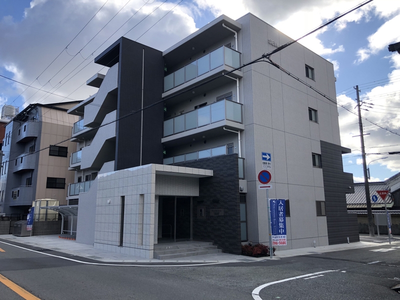 姫路市五軒邸のマンションの建物外観