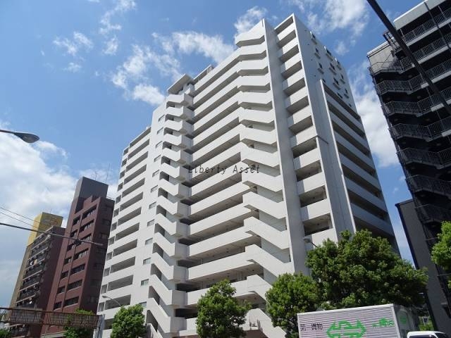 【横浜市中区扇町のマンションの建物外観】