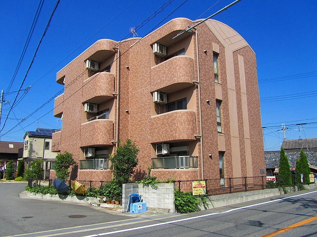 桜井市大字谷のマンションの建物外観