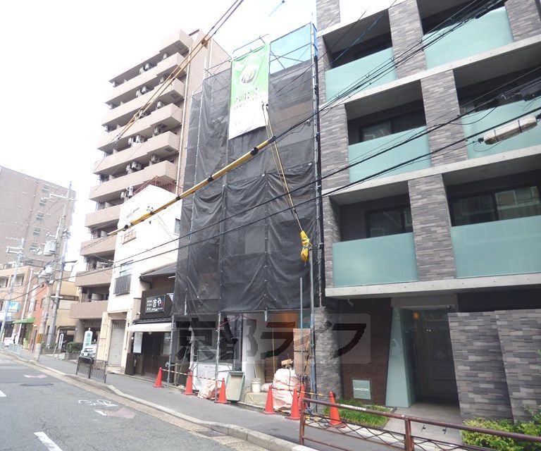 【京都市上京区元本満寺町のマンションの建物外観】