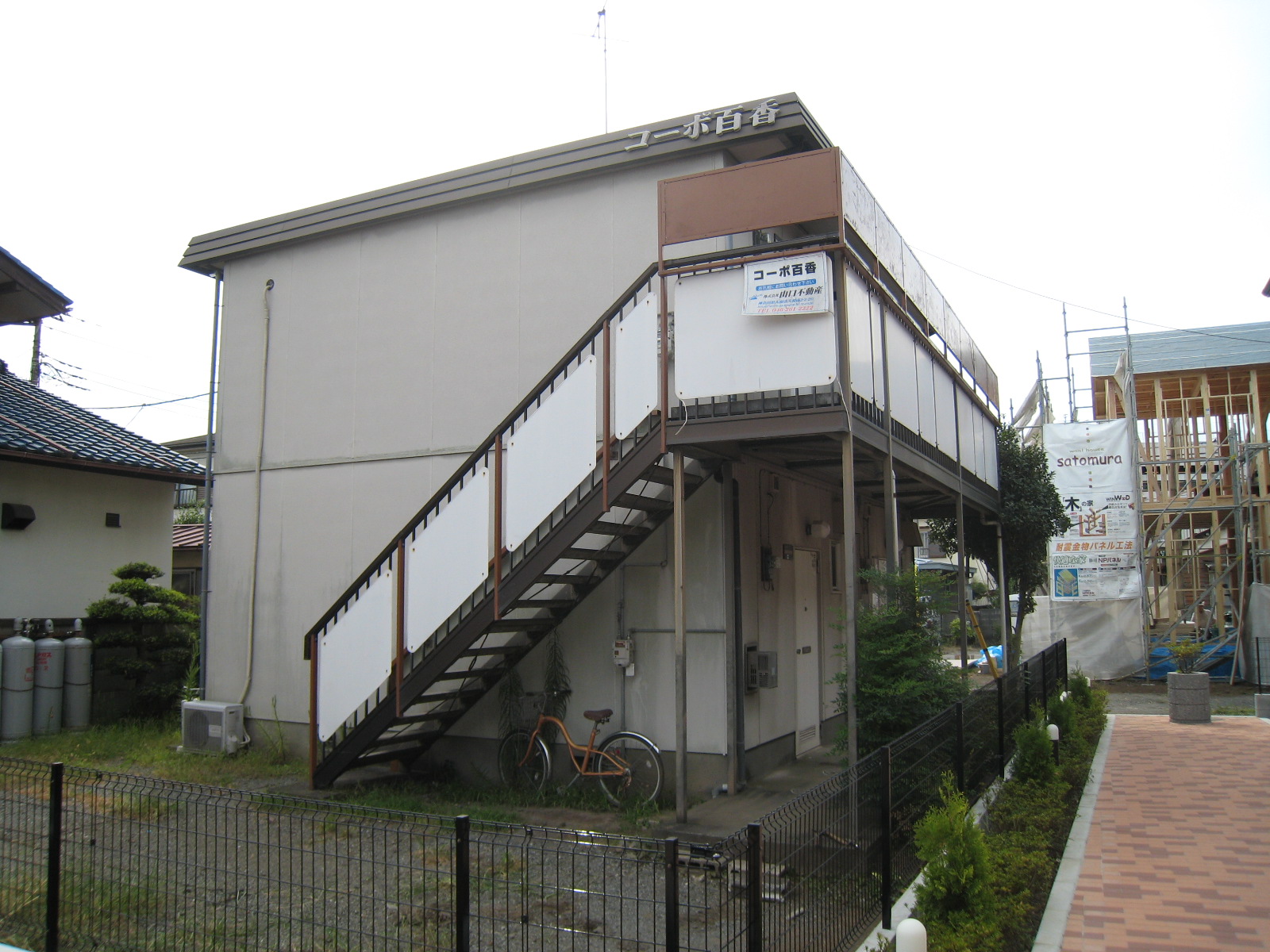 コーポ百香の建物外観