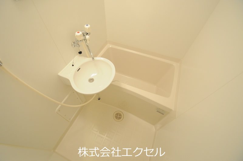 バス・シャワールーム　浴室乾燥機付きです。