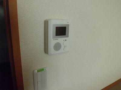 その他　モニターホン。玄関ドアの前を監視できます。