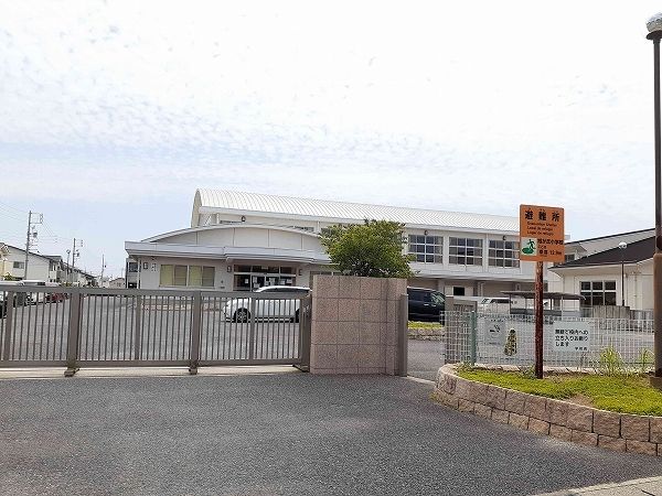 小学校　旭が丘小学校（小学校）まで668m
