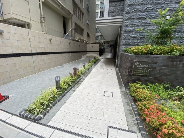 【大阪市中央区内淡路町のマンションのエントランス】