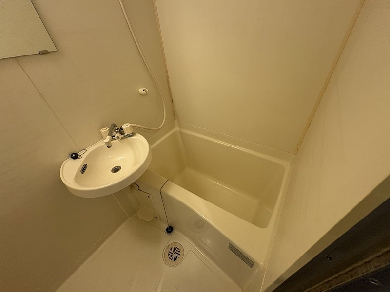 バス・シャワールーム　清潔感のあるお風呂で一日の疲れを癒しましょう。