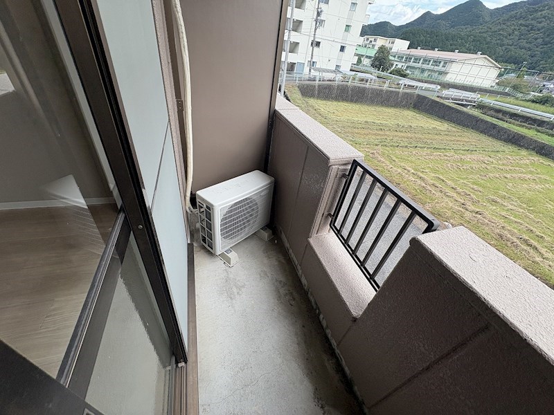 バルコニー　南向きのバルコニーですので、陽当たり良好です。