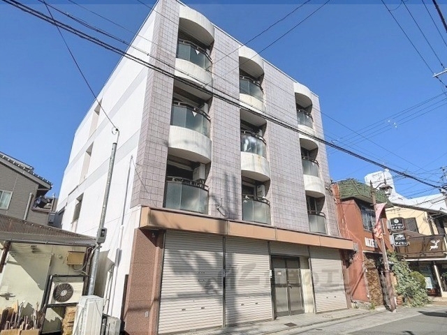 ピュアー紙屋川の建物外観