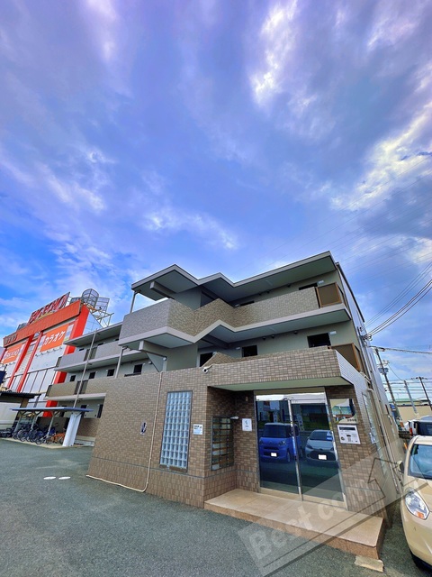 岸和田市小松里町のマンションの建物外観