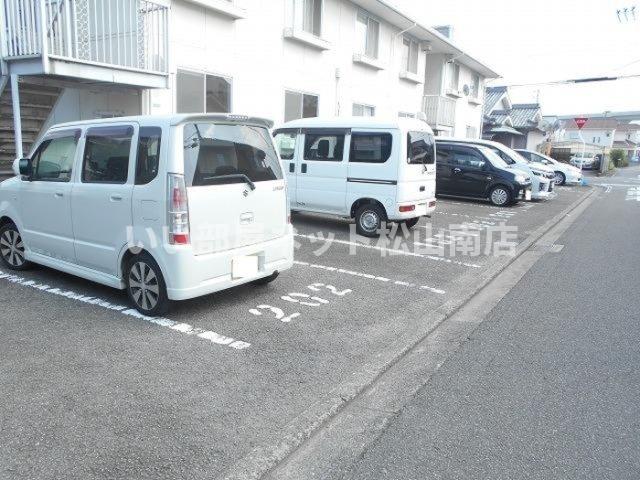 【古川南ハイツ　A棟の駐車場】