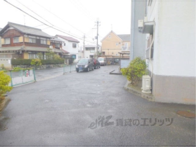 【大津市一里山のマンションの駐車場】