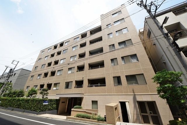 【千代田区麹町のマンションの建物外観】