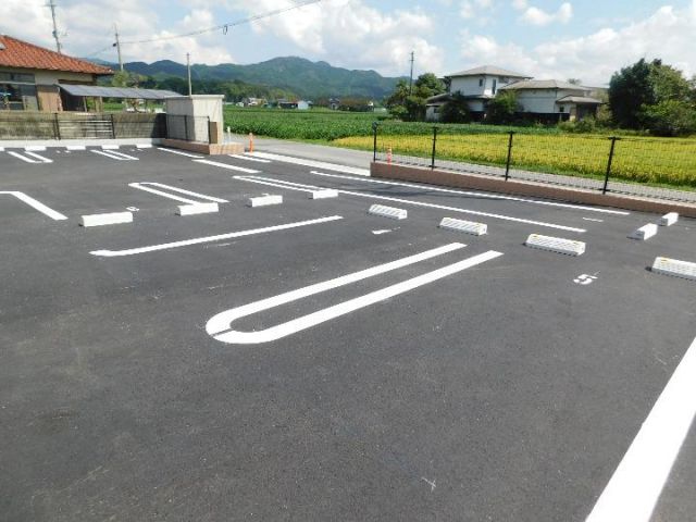 【朝倉郡筑前町当所のアパートの駐車場】