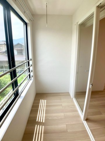 バルコニー　写真は別の部屋のものです。