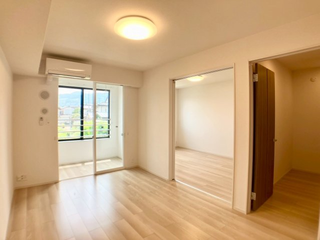 居室・リビング　写真は別の部屋のものです。