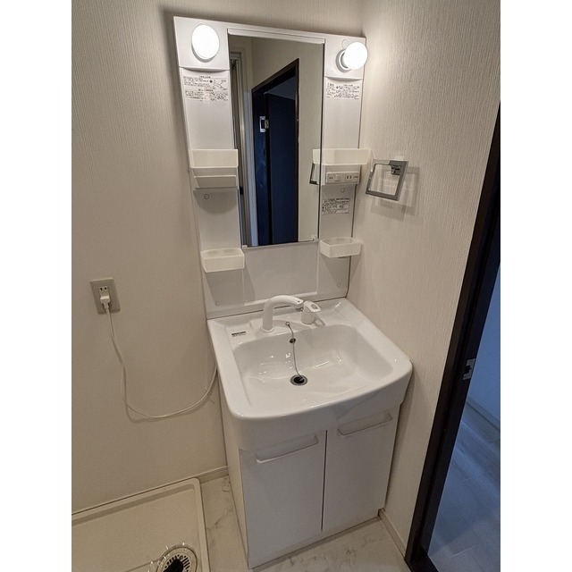 洗面設備　独立型洗面化粧台