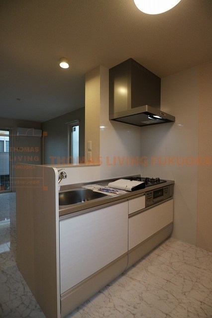 キッチン　お料理がしたくなる３口コンロつき