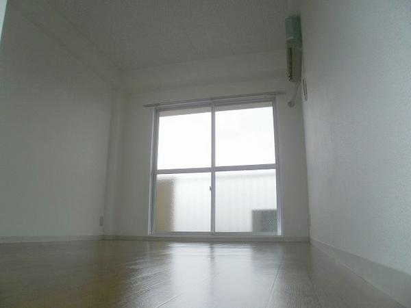 居室・リビング　■洋室