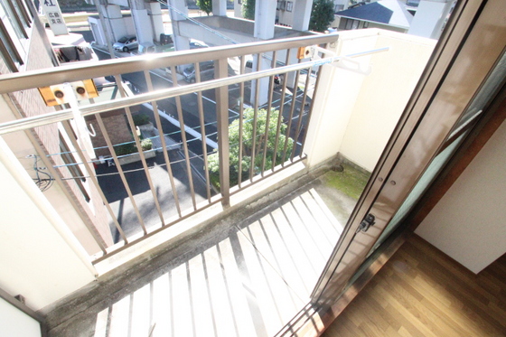 バルコニー　※別の部屋の写真です。