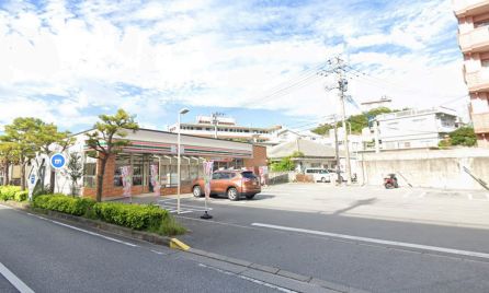 コンビニ　セブンイレブン 浦添内間5丁目店（コンビニ）まで309m