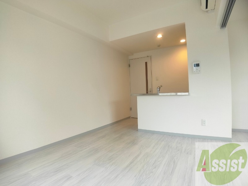 居室・リビング　リビングです。白を基調としていてお部屋全体が明るいですね！