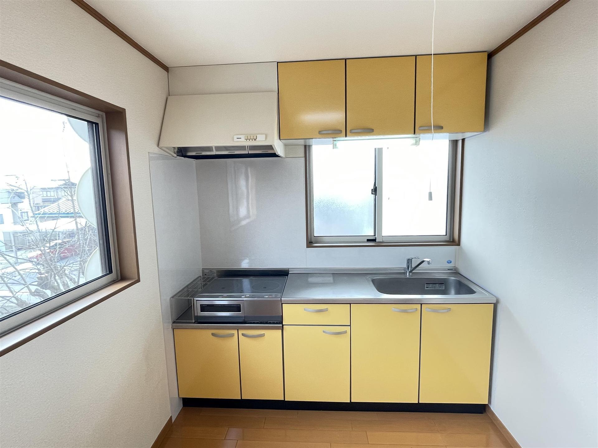 キッチン　IHコンロ（２口）ついてます。