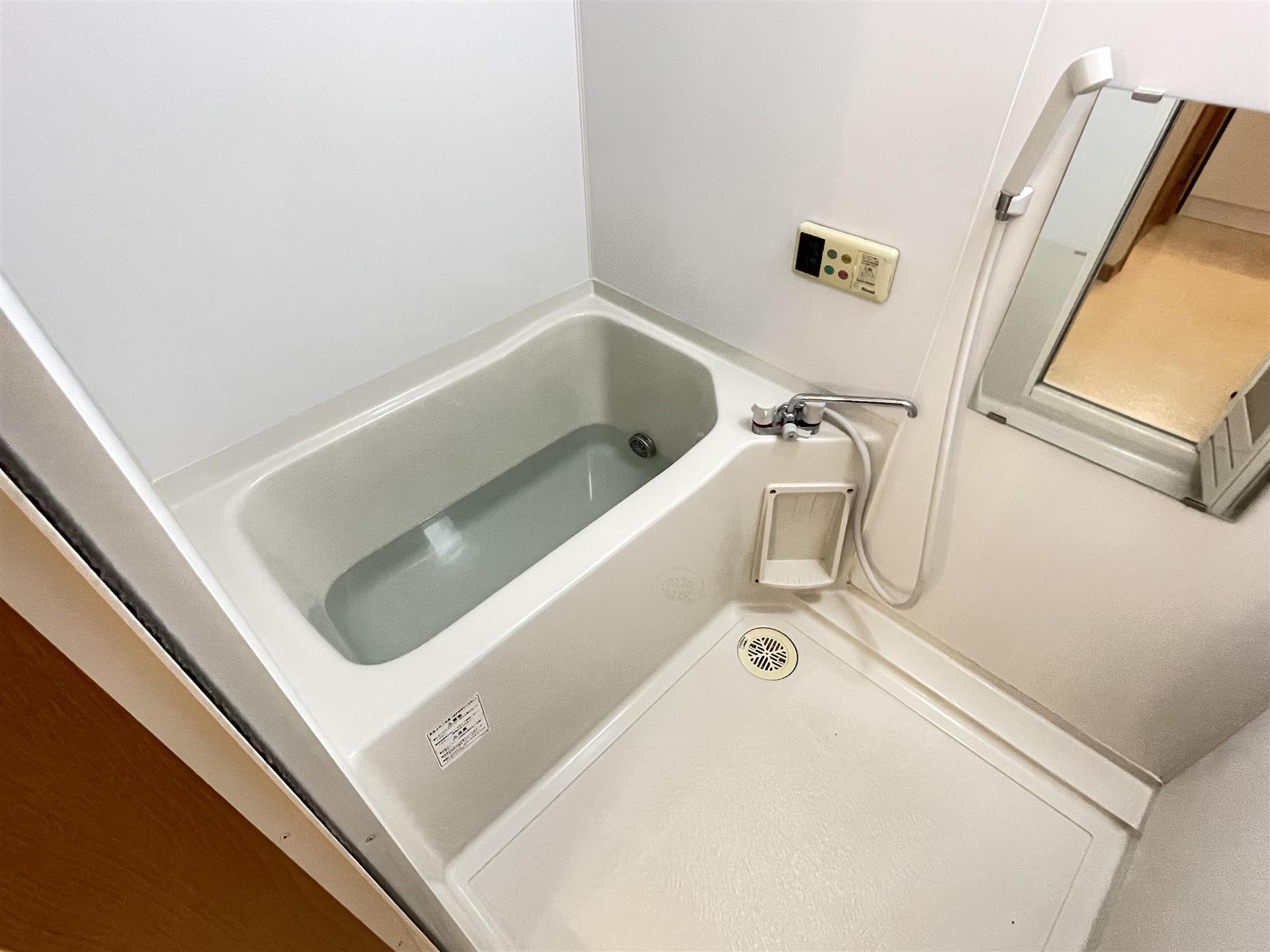 バス・シャワールーム　追い焚き機能付きです。